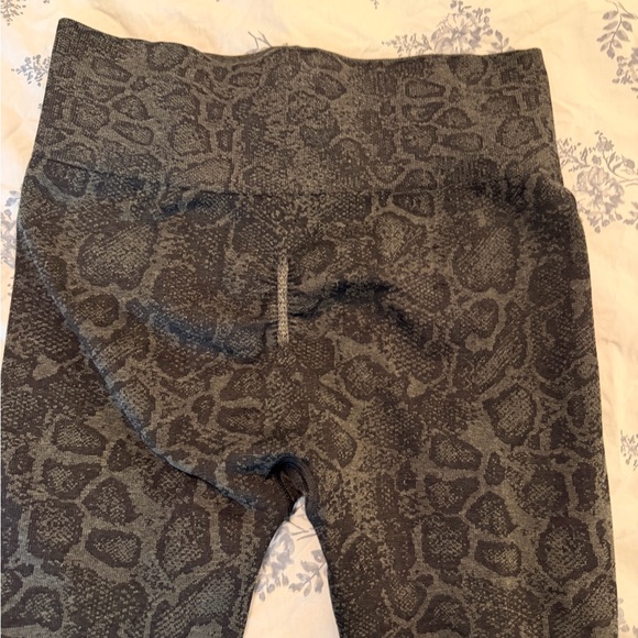 Gymshark Black Snake-Print Leggings - Picture 3 of 4